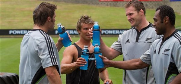 Members of the All Blacks have gone head to head with a 'Mr Joe Average' fan, Paul Weeks, in a gruelling 60 minute Powerade Sweat Session.